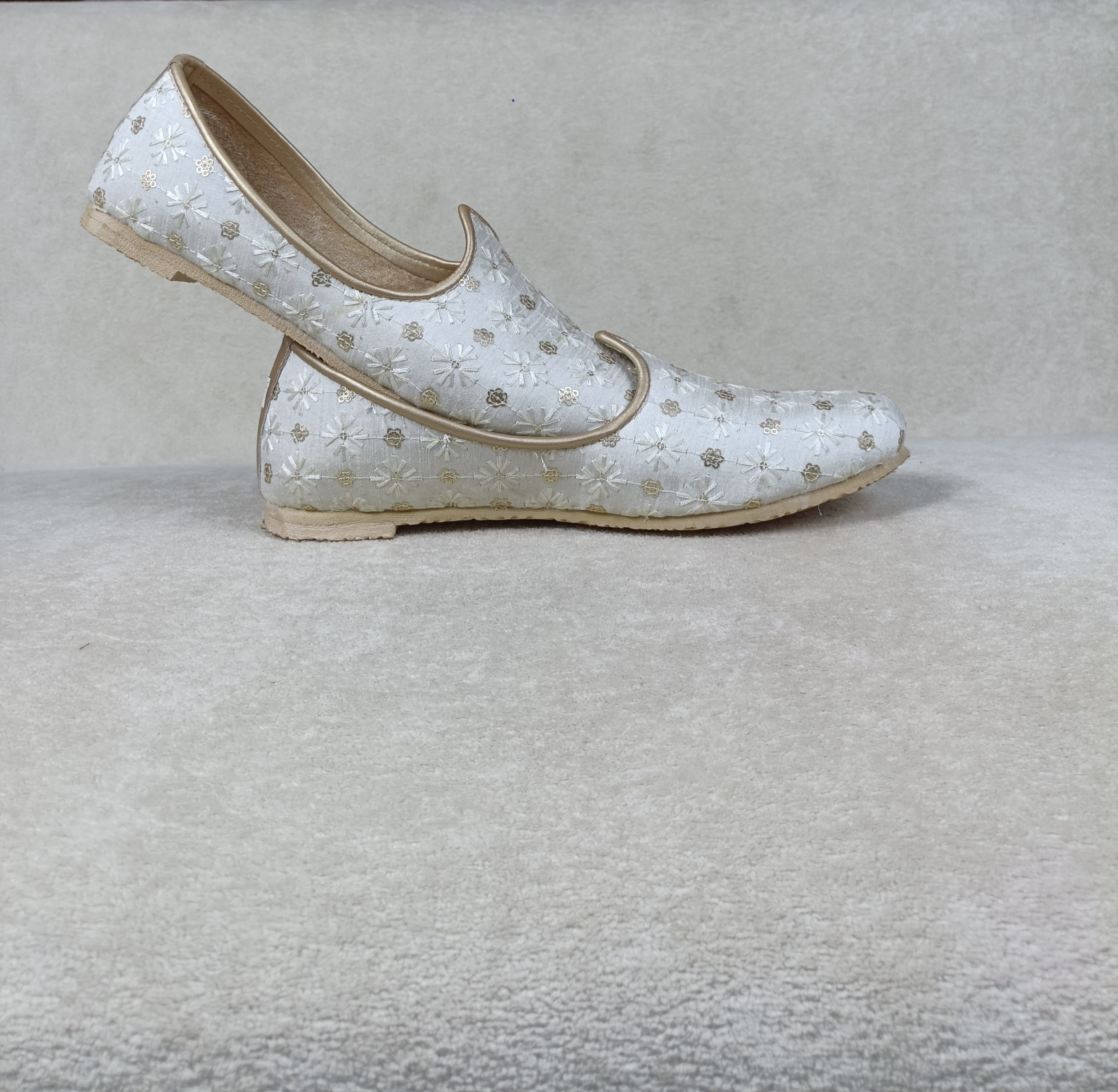 Gold Petal Jutti