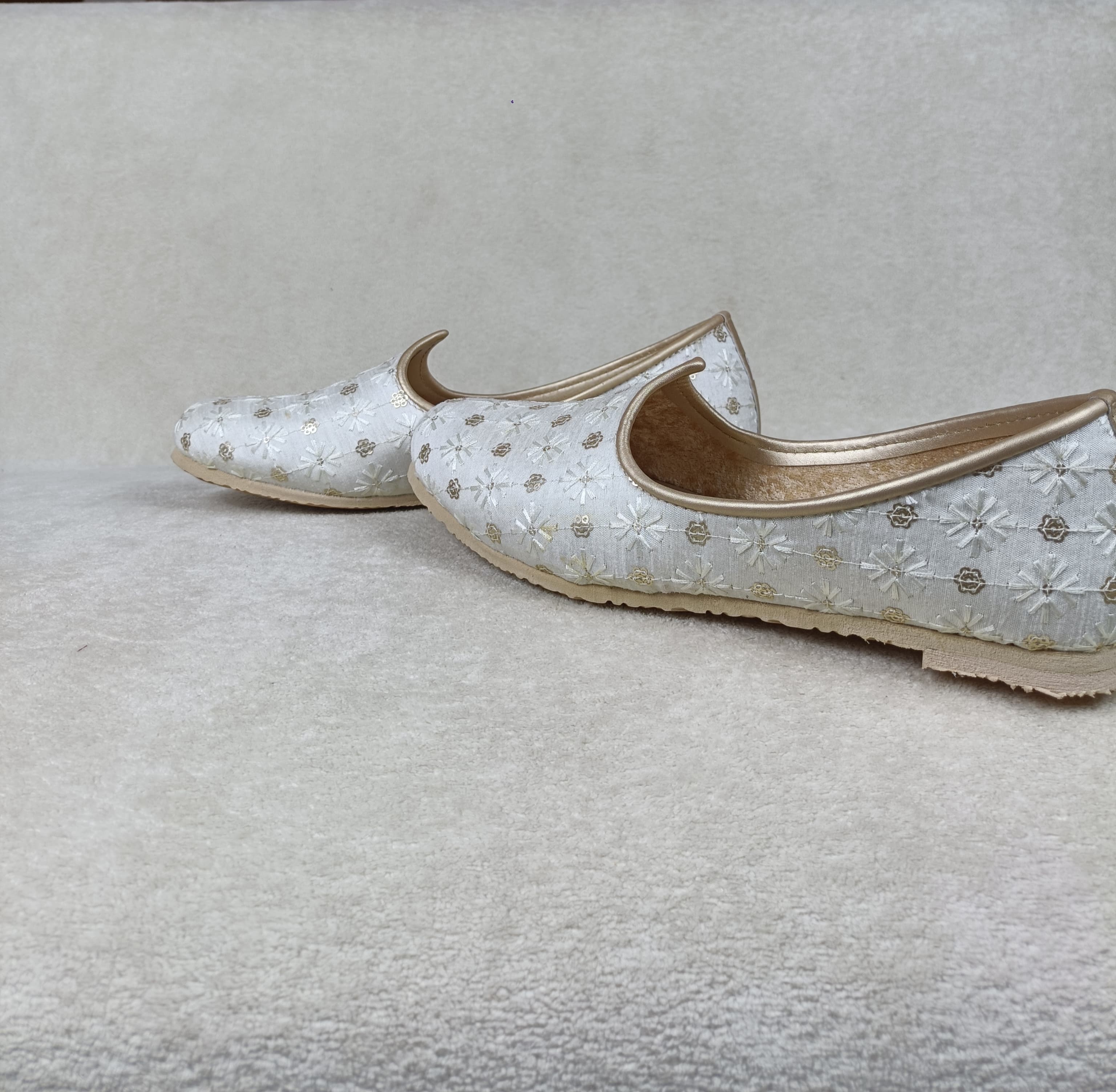 Gold Petal Jutti