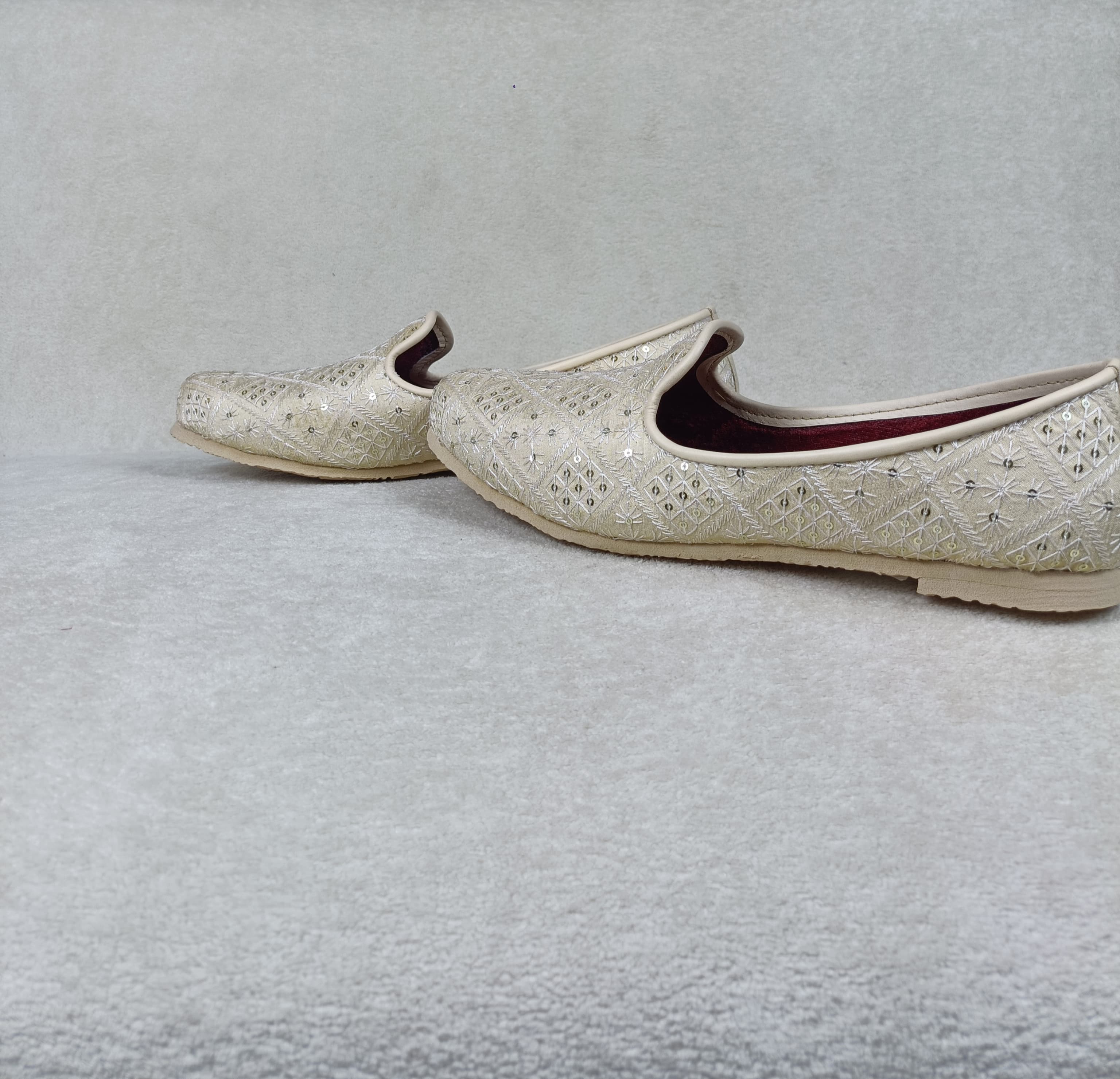 Ivory Weave Juti