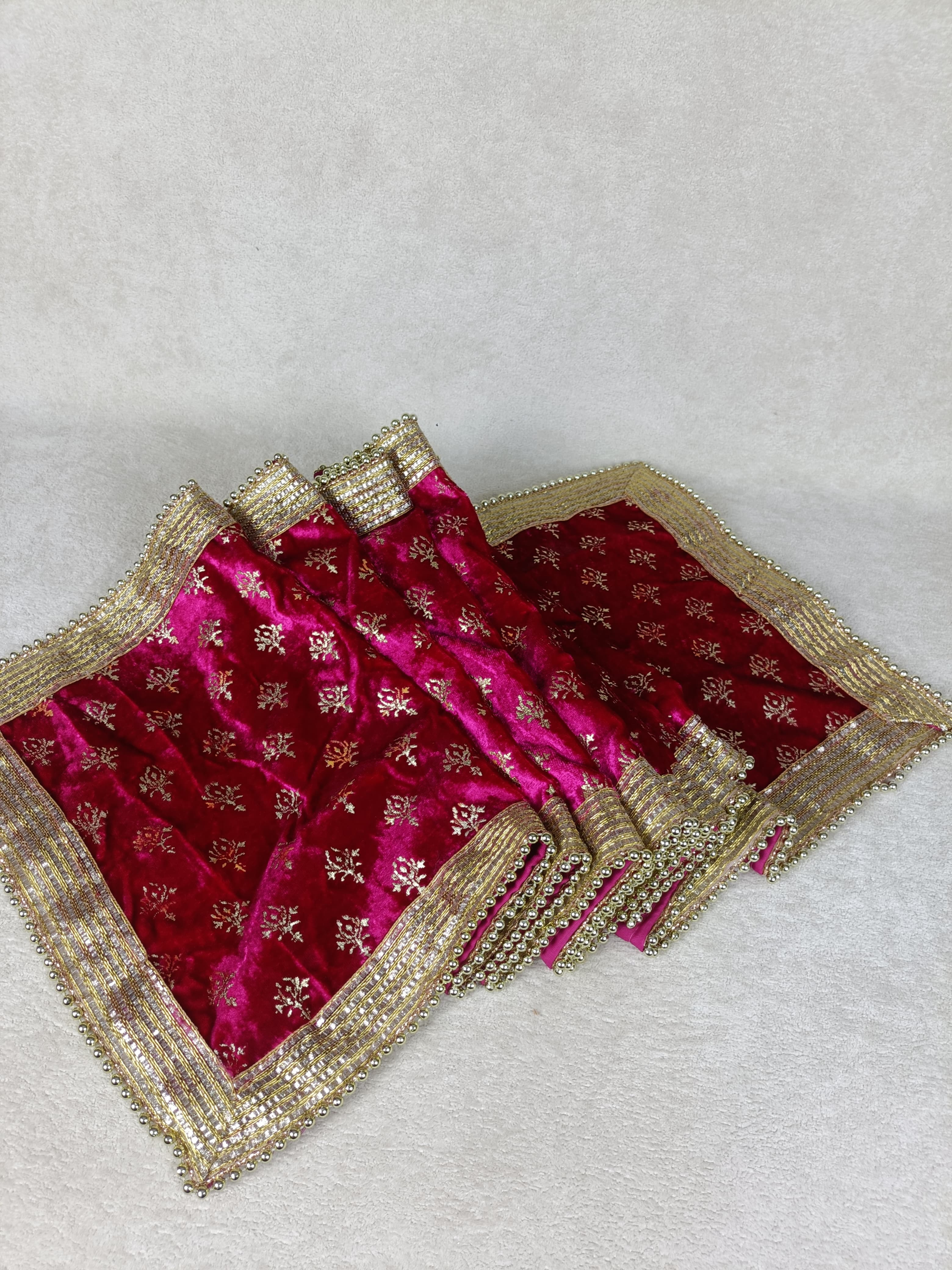 Gulabi Zar Safa & Chunni Set