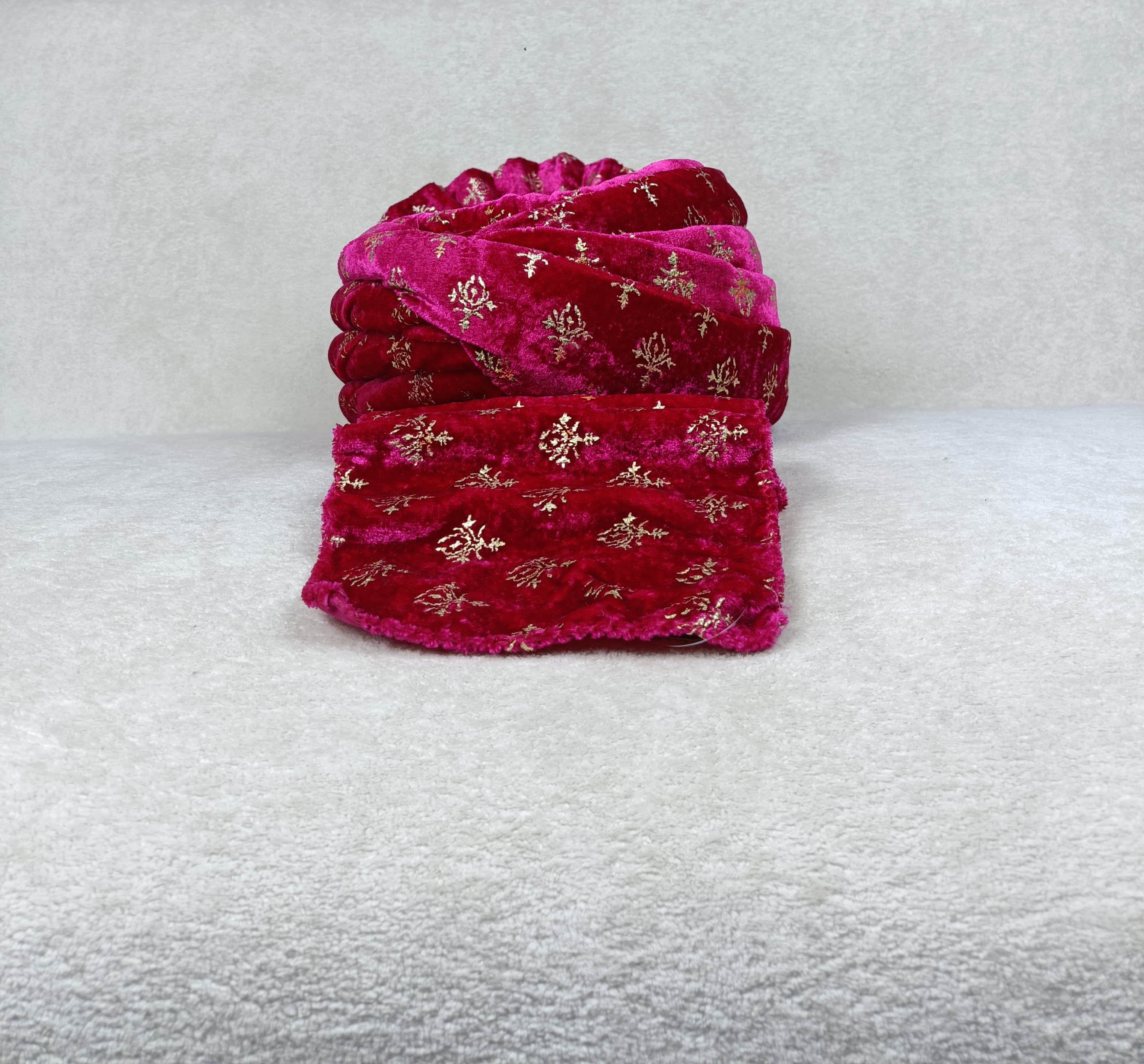 Gulabi Zar Safa & Chunni Set
