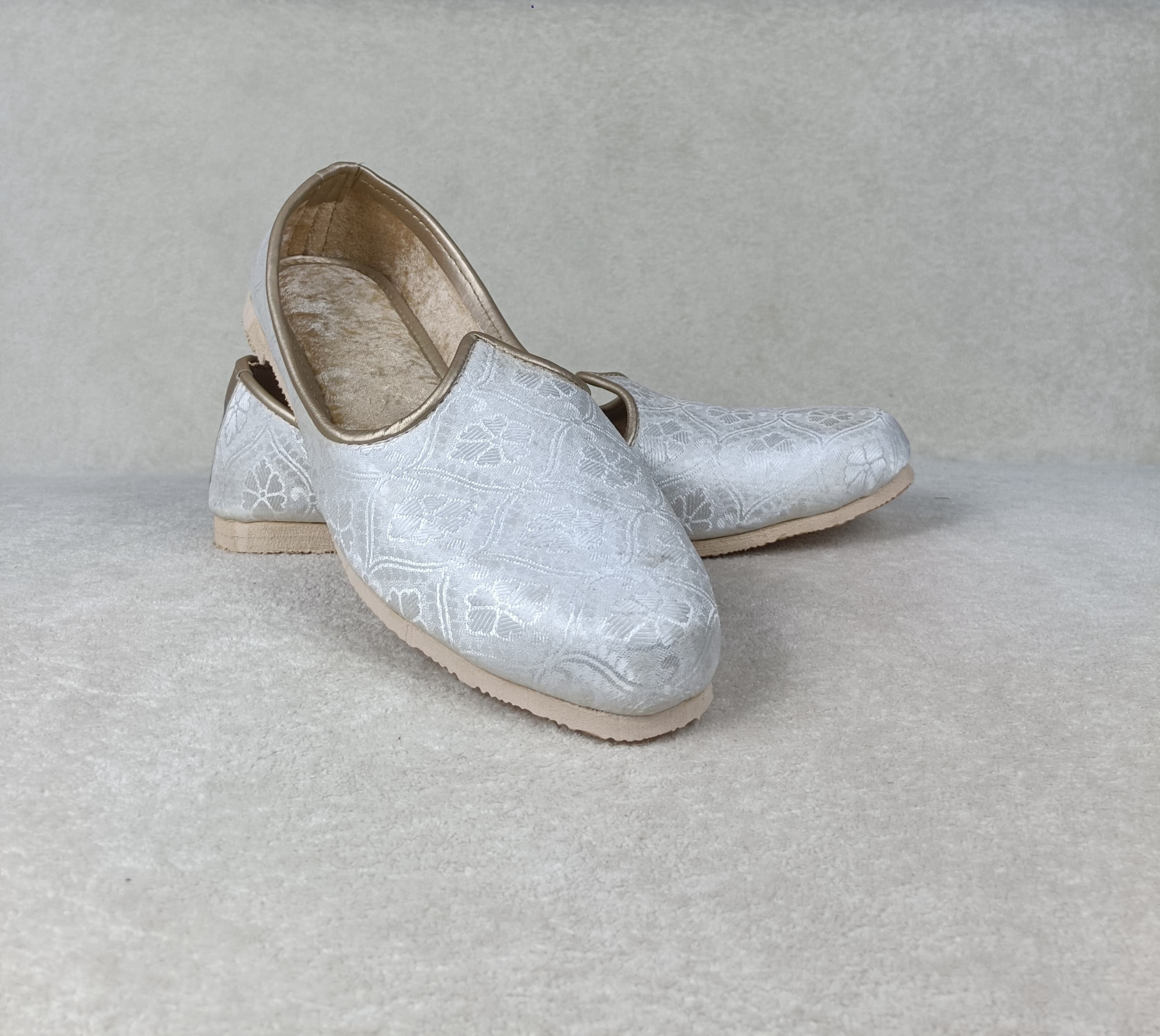 The Silver Floral Jutti ||