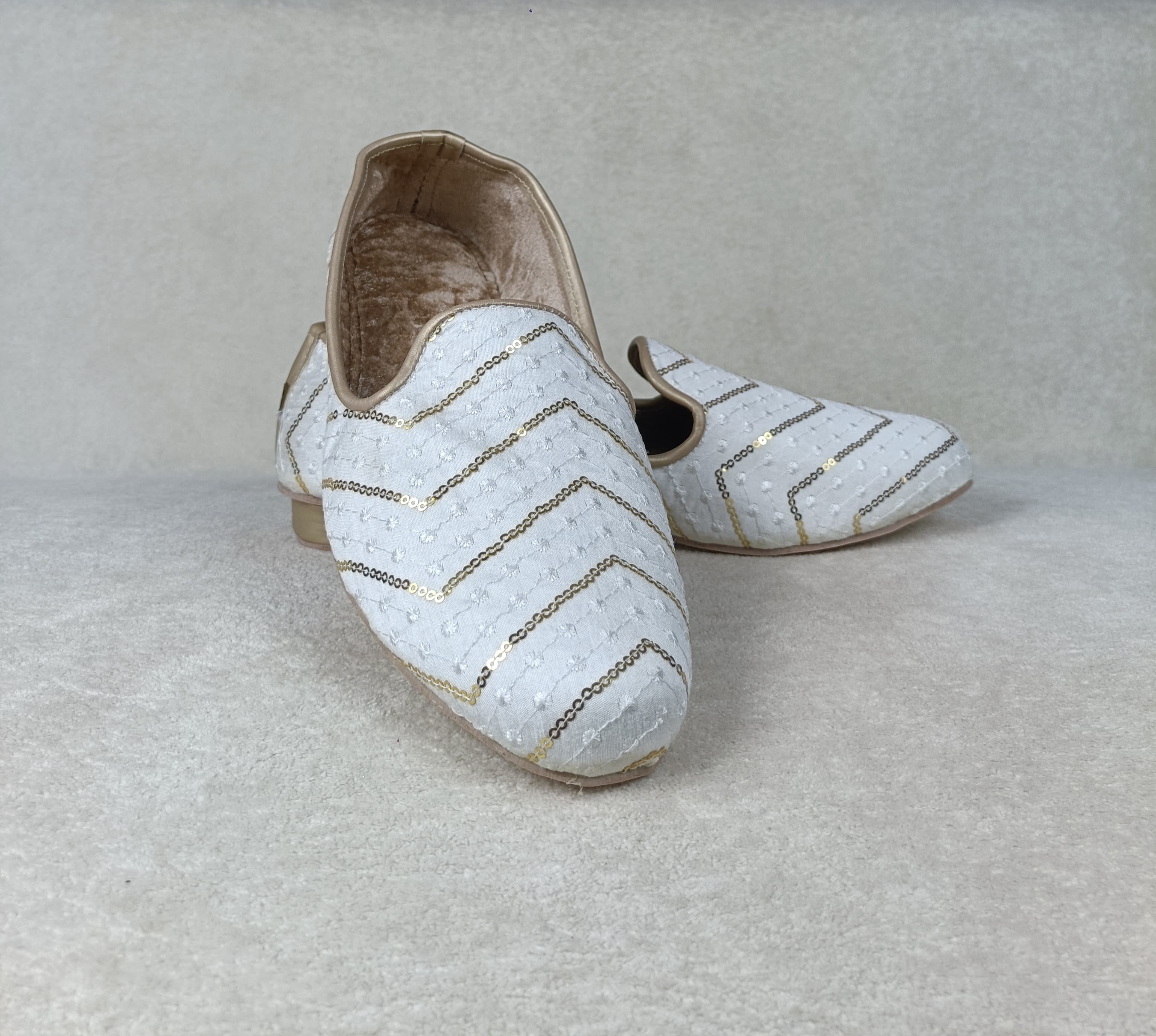 The Gold & White Jutti