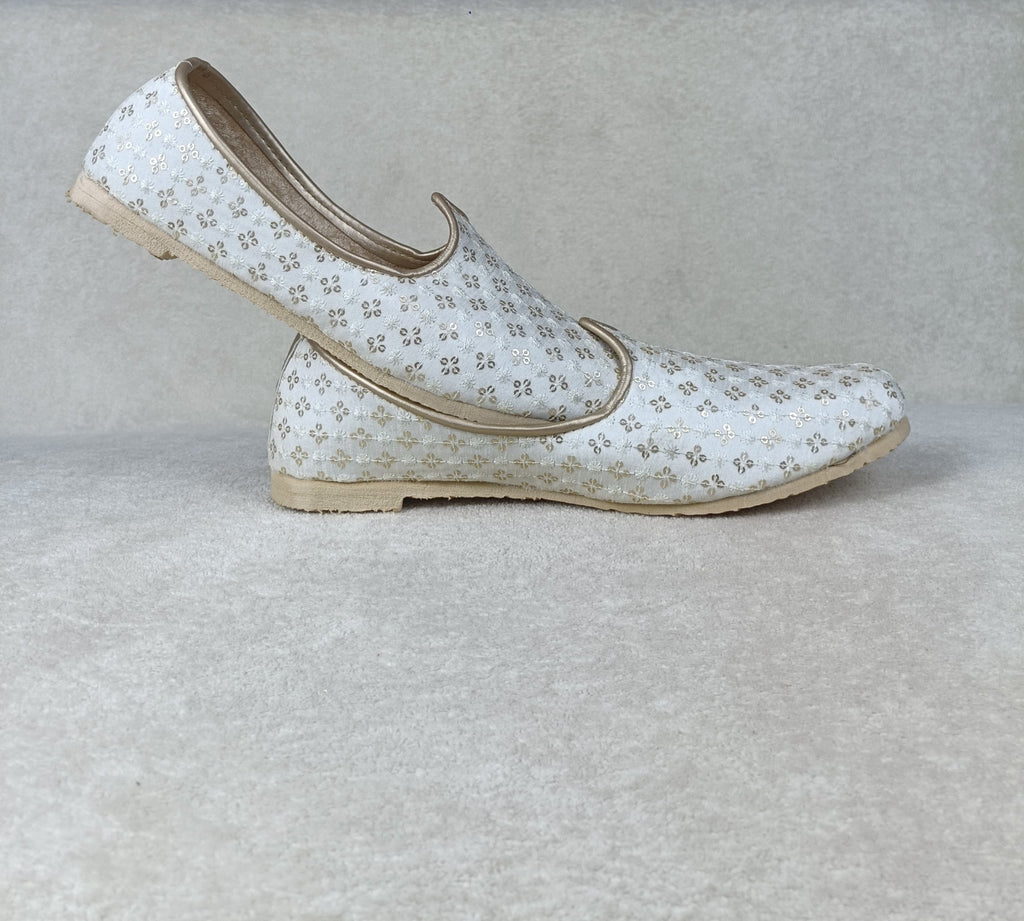 The Golden Floral Jutti