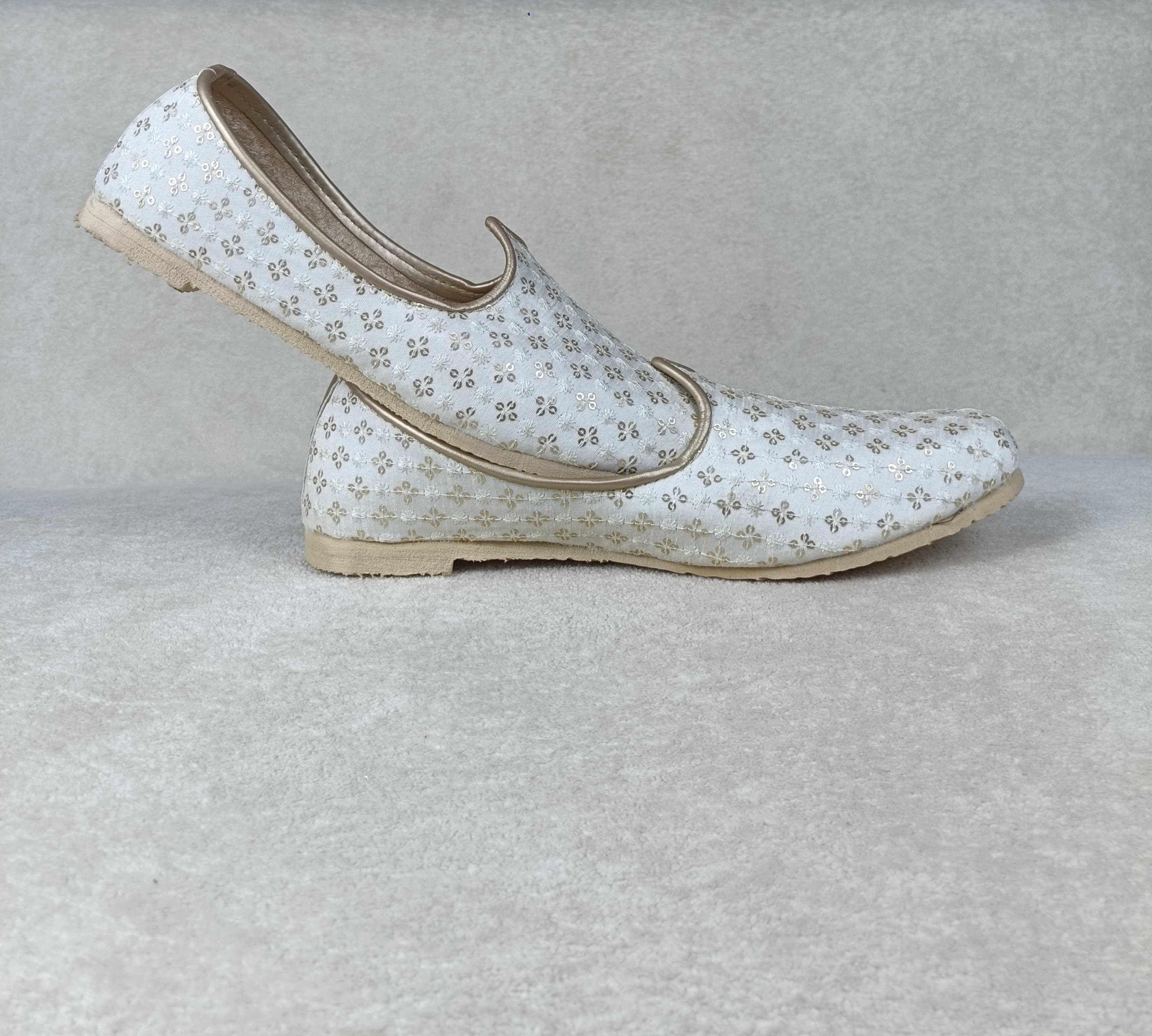 The Golden Floral Jutti