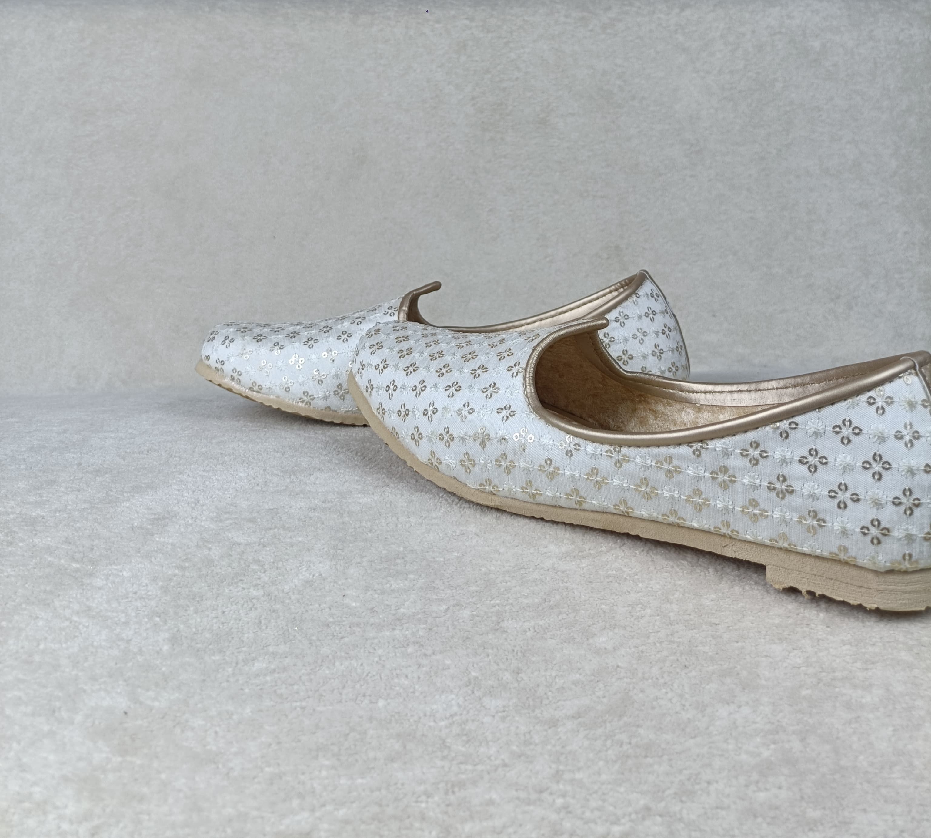 The Golden Floral Jutti
