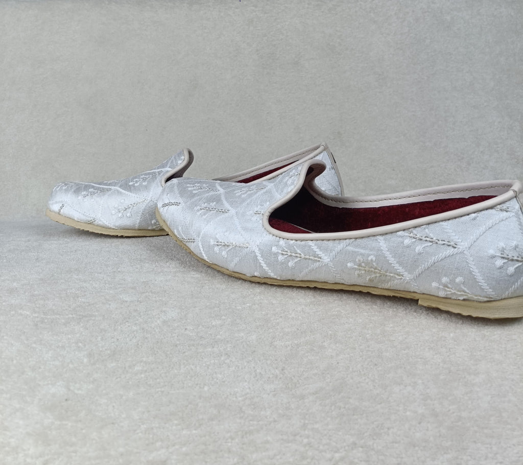 The Royal Jutti ||