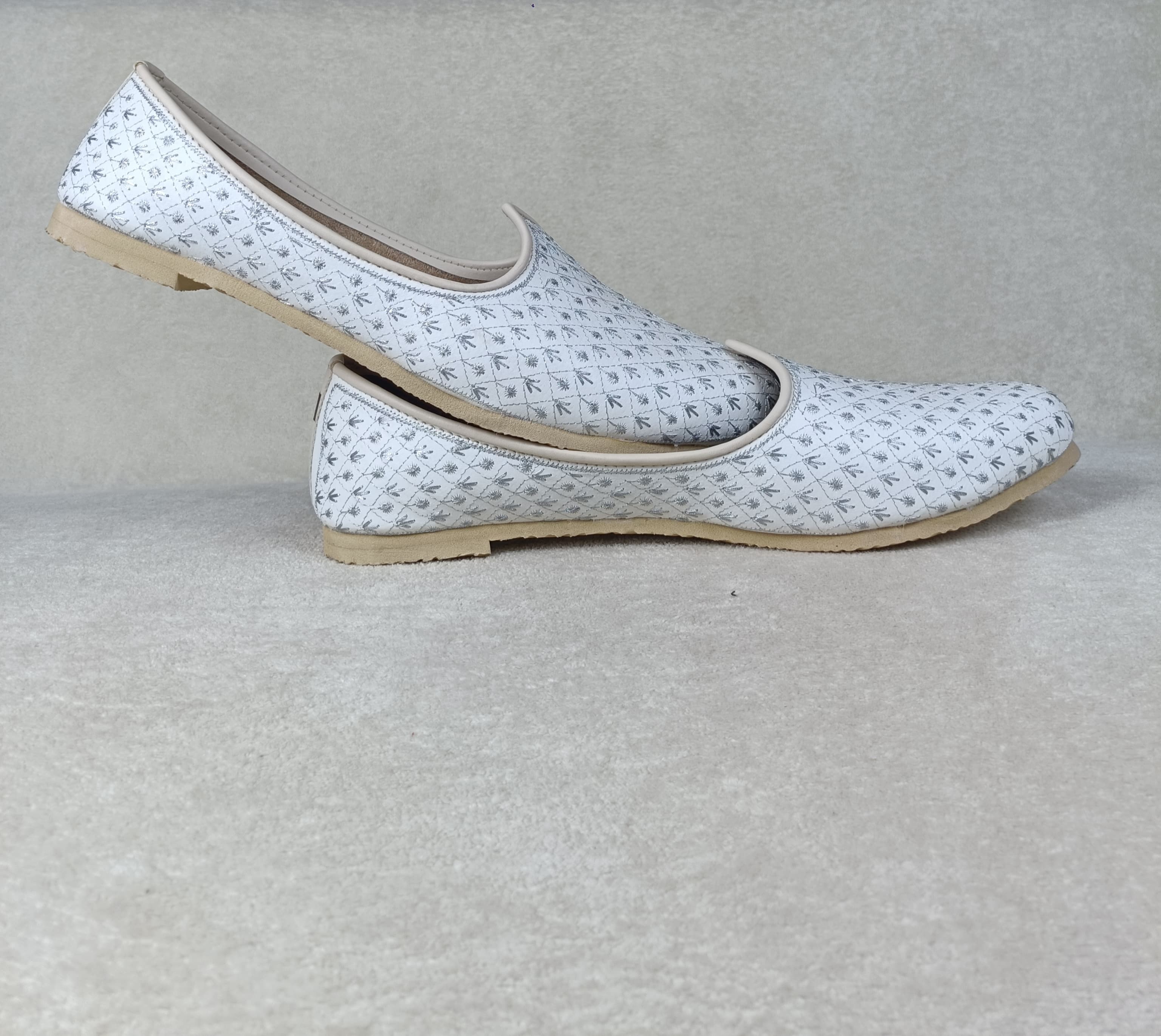 Silver Weave Mojari