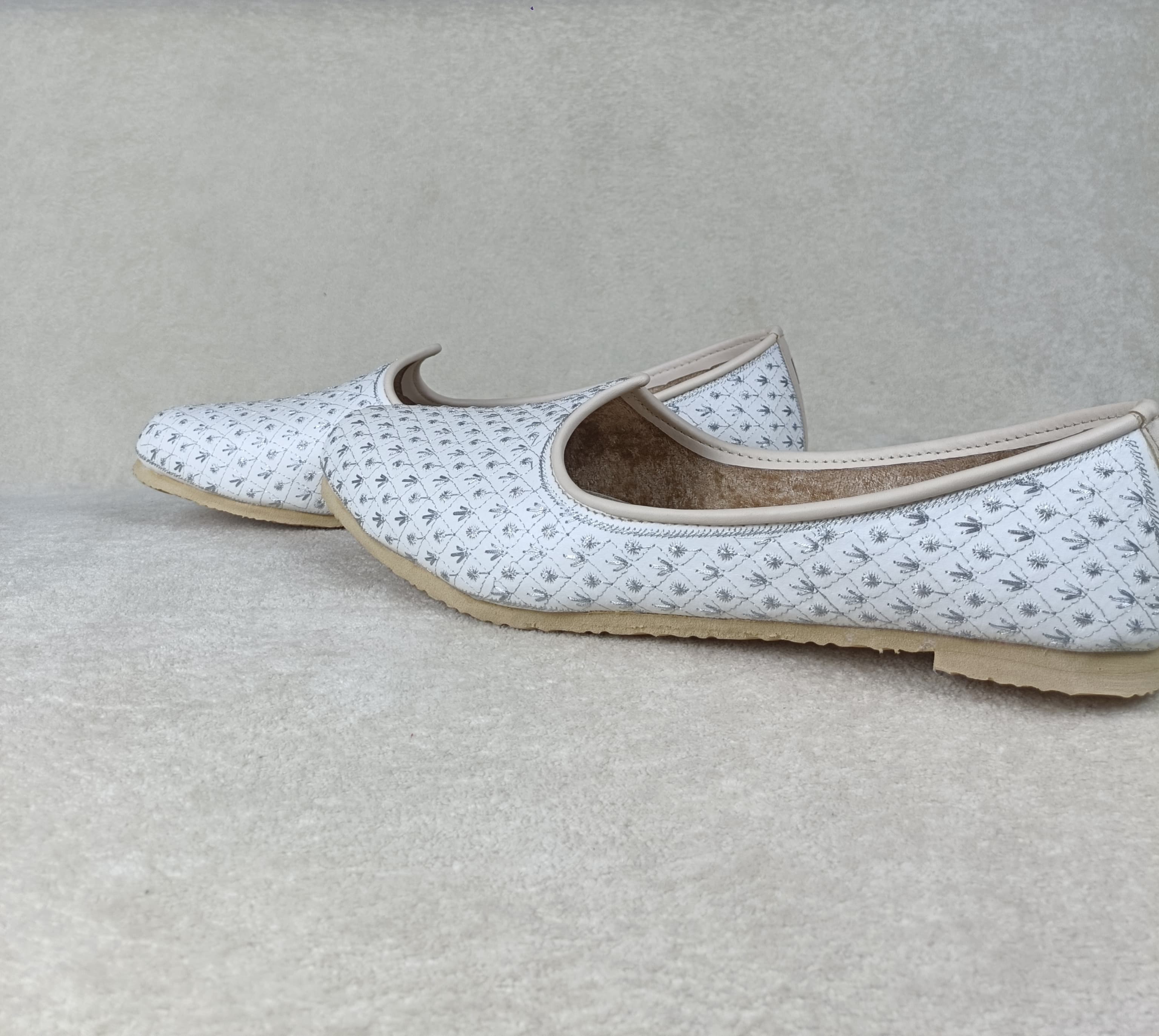 Silver Weave Mojari