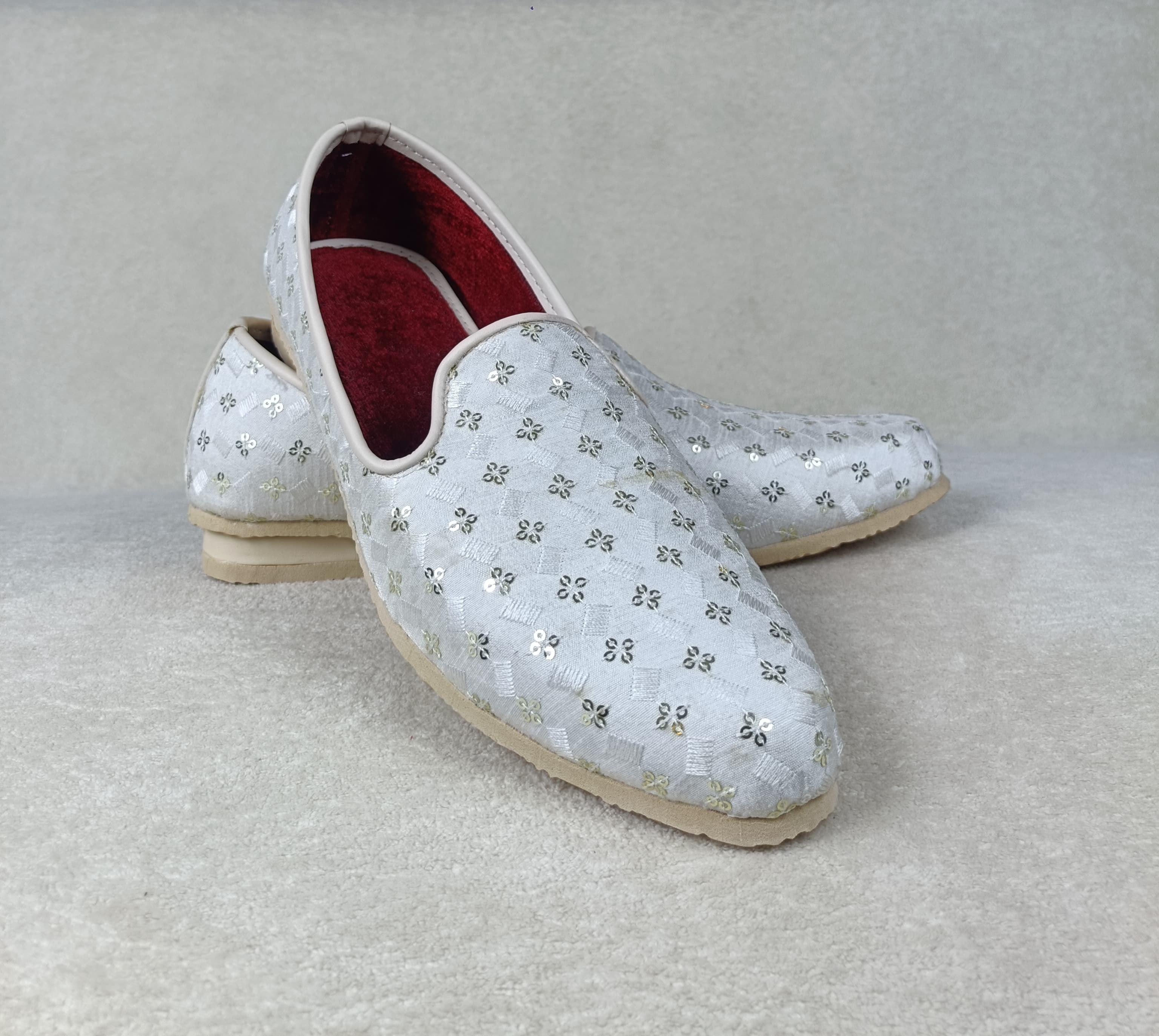 The Silver Floral Jutti