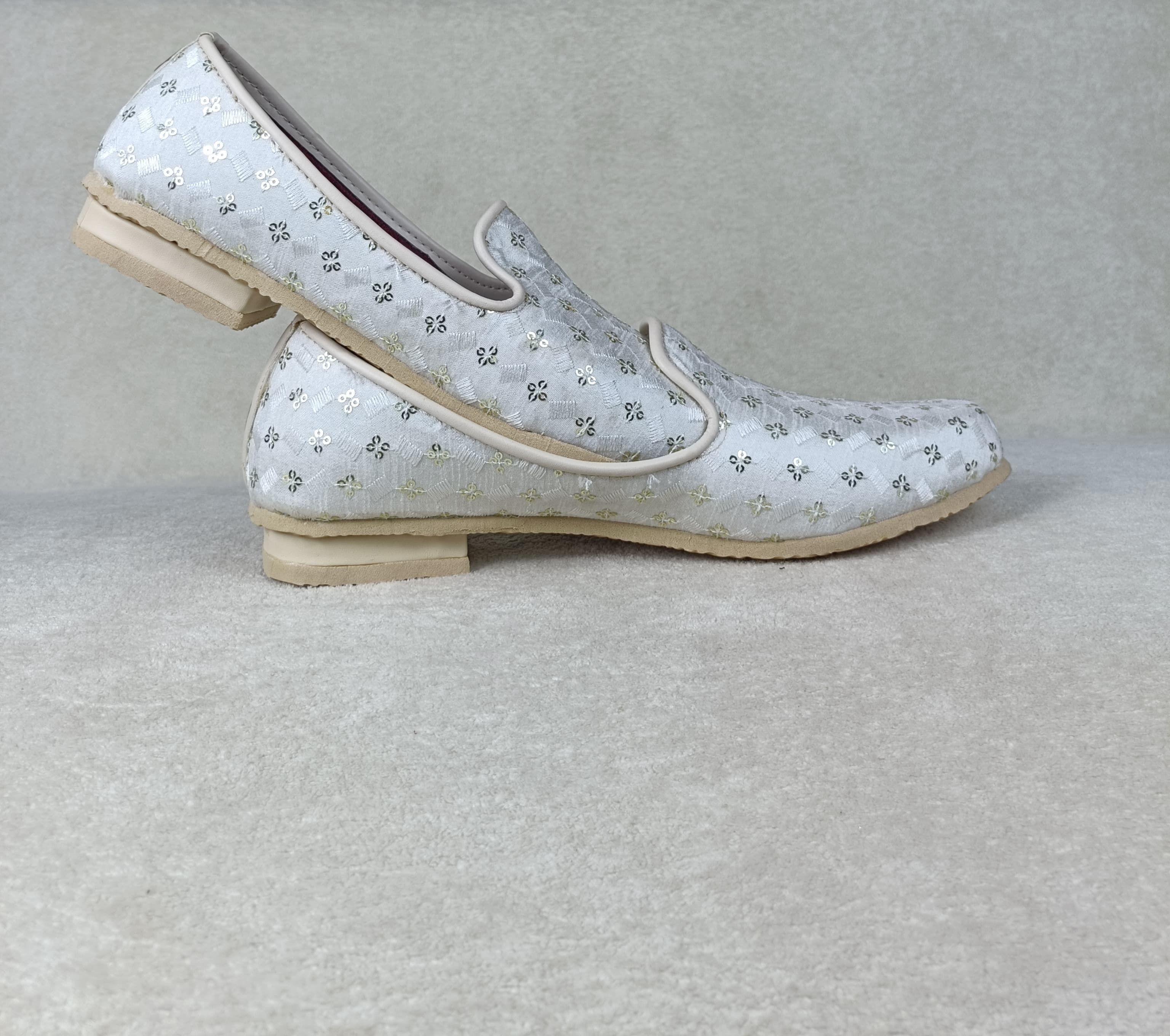 The Silver Floral Jutti